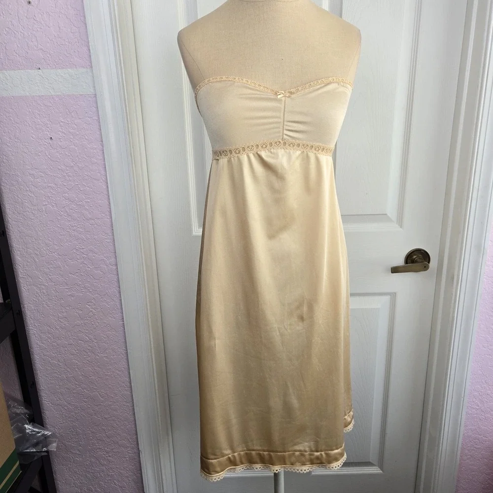 Vanity Fair Vtg Strapless Full Slip Size 34 Champagne Beige Made In USA Lingerie
